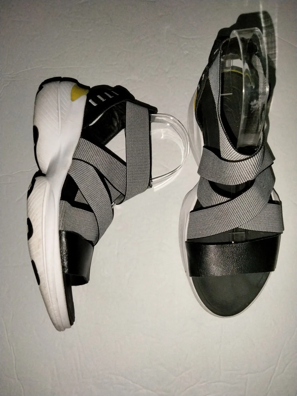 Sorel (Size 8.5) Gray & Black Crisscross Strap Platform Open Toe Sneaker Sandals